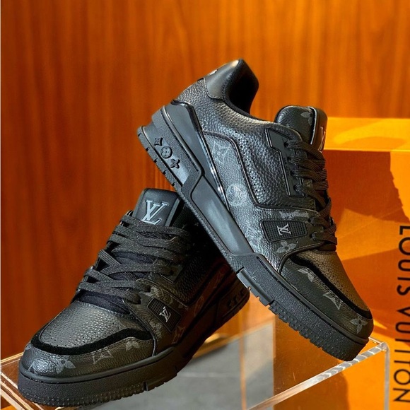 Louis Vuitton Black Leather Sneakers Sleek Design - Picture 3 of 6